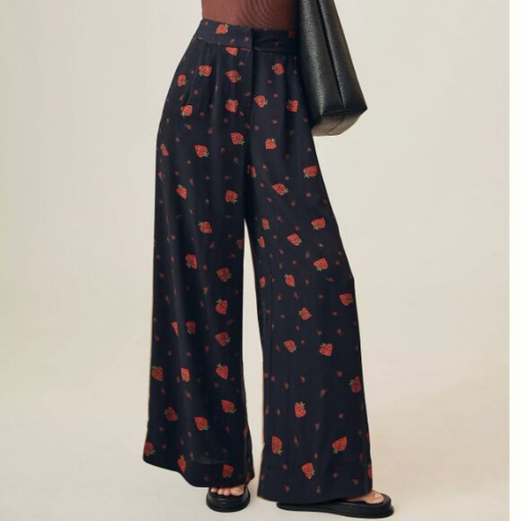 FARM Rio Pants - FARM Rio strawberry print pants